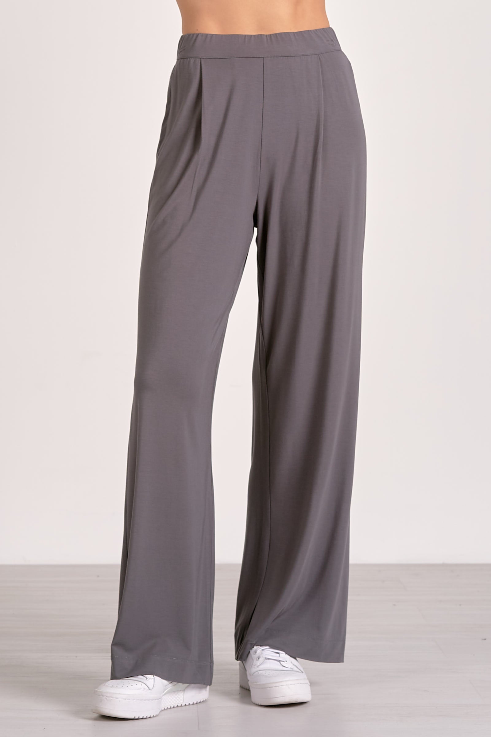 Elan Jolie Pant in Grey