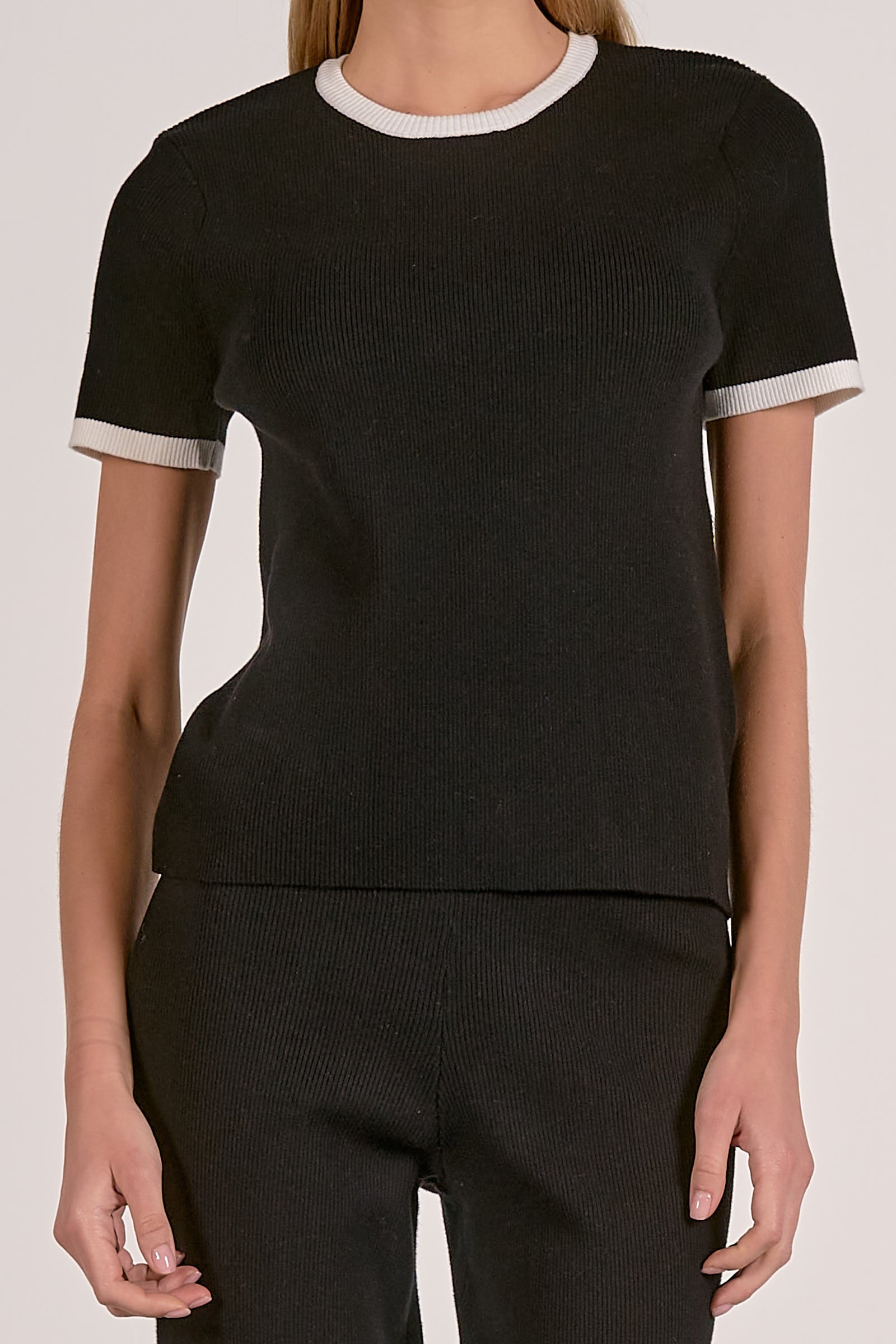 Elan Contrast Trim Short Sleeve Top in Black White